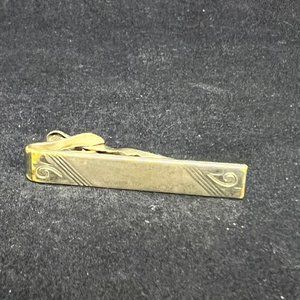 Vintage Swank SO Gold Tone Etched Tie Bar (3325)